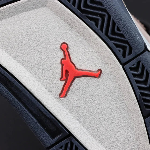 Nike Air Jordan 4 Retro „Taupe Haze”