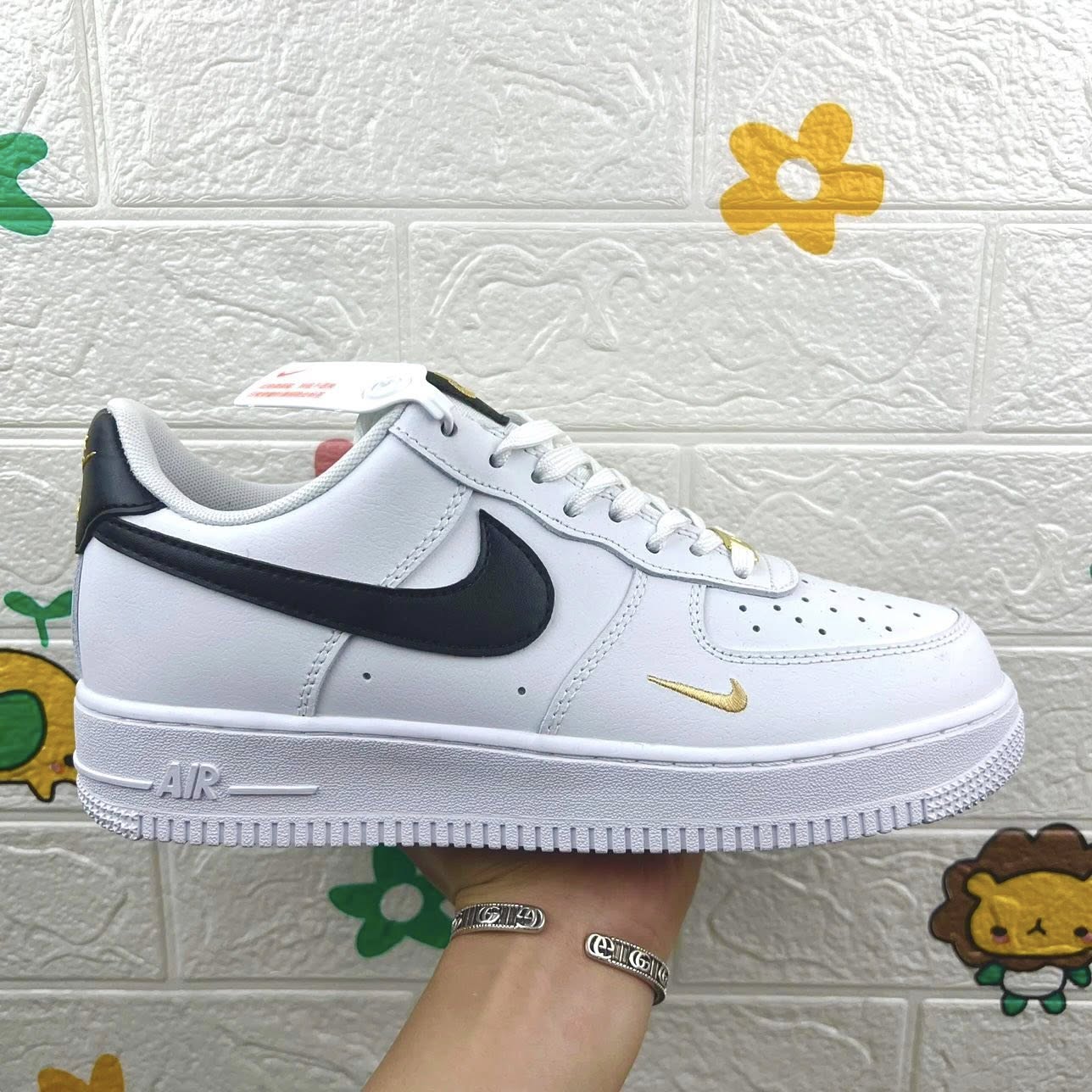 Nike Air Force 1 White Black Gold