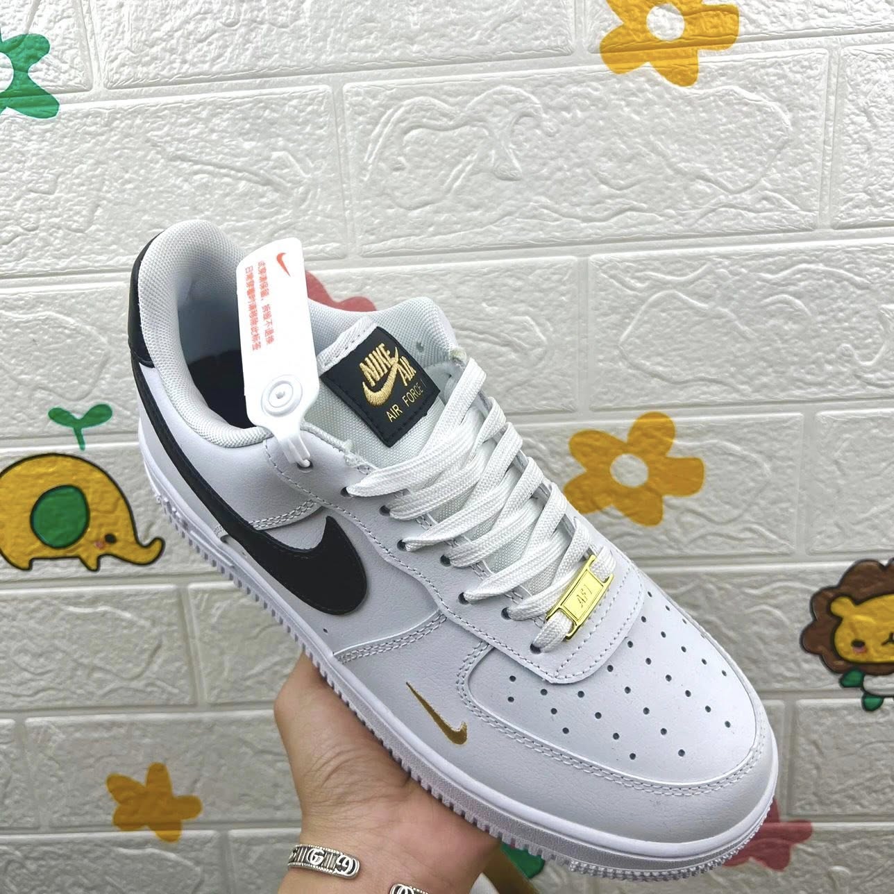 Nike Air Force 1 White Black Gold