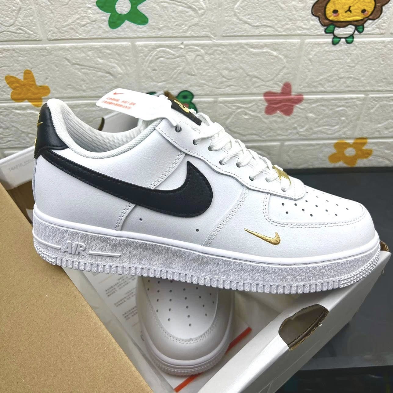 Nike Air Force 1 White Black Gold