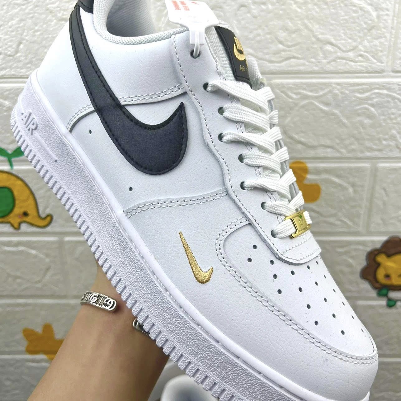 Nike Air Force 1 White Black Gold